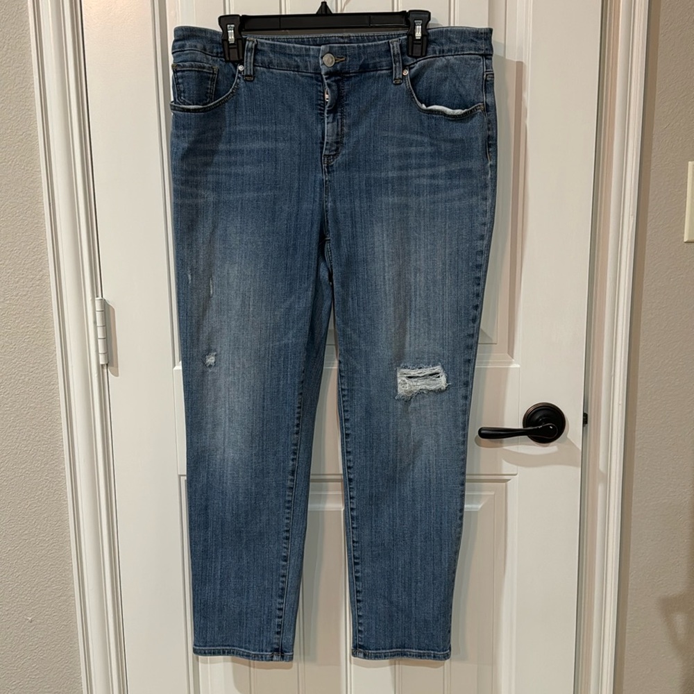 Chicos so slimming ankle jeans. Chicos size 2